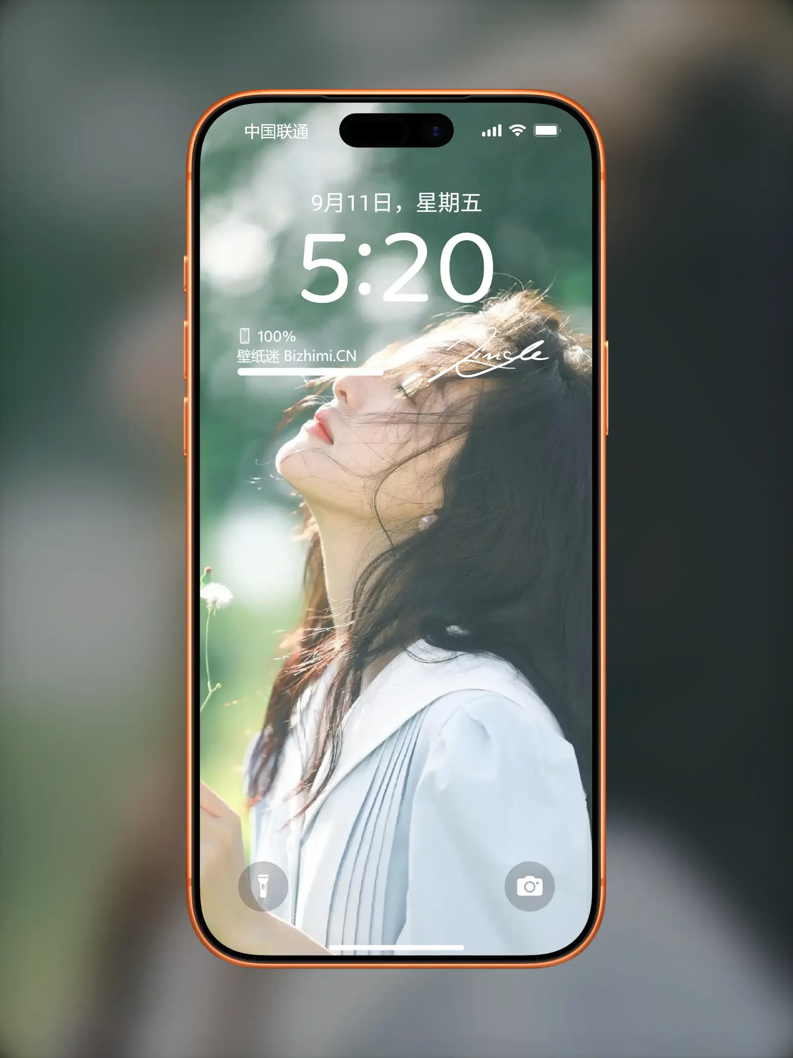 明艳动人的 女孩街拍美图 照片 唯美壁纸图片