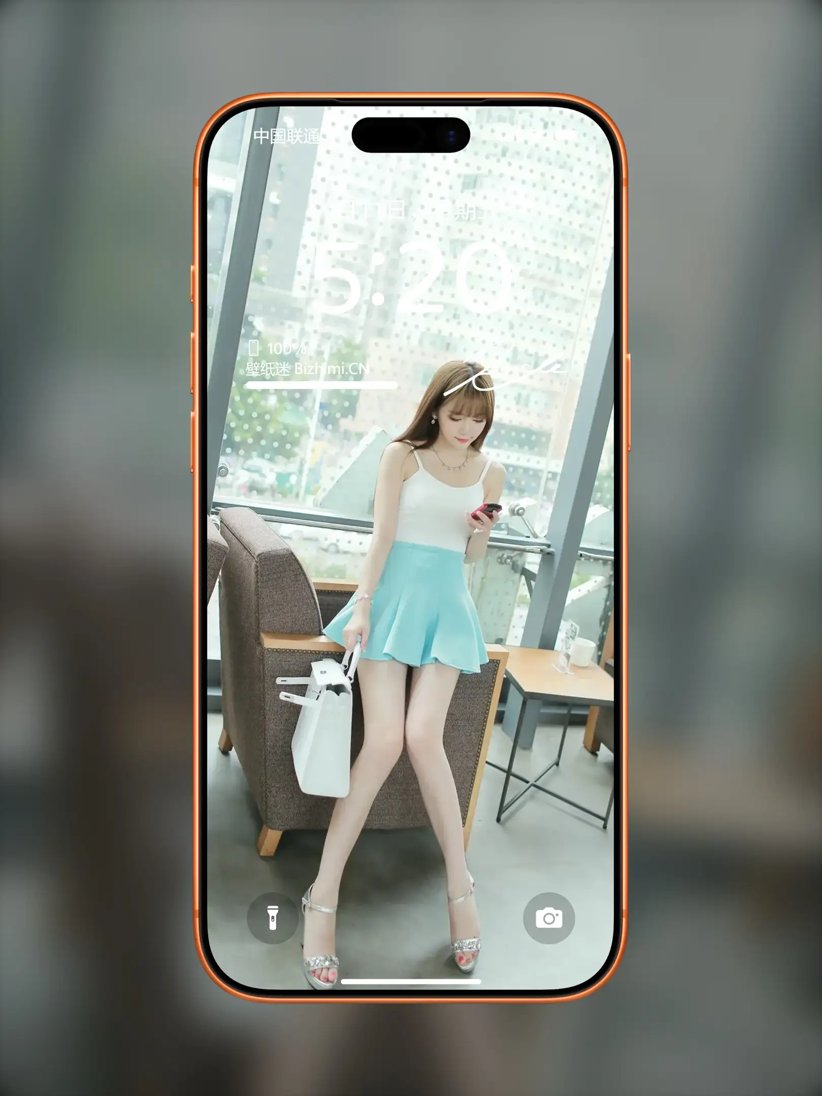 颜值出众的 女孩街拍美图 照片 唯美壁纸图片
